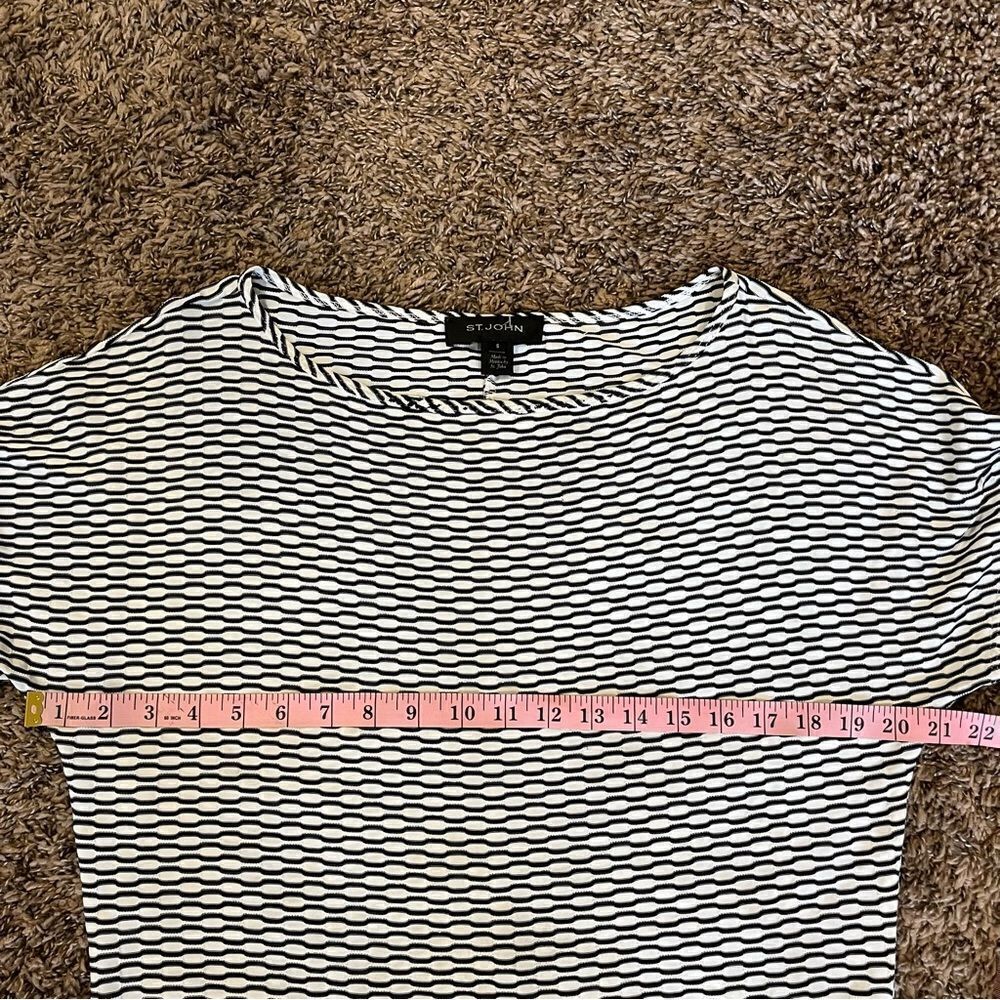 St. John Short Sleeve Top - Picture 12 of 13